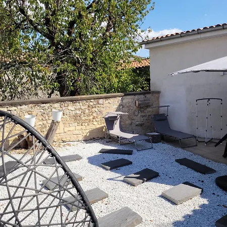 Logis Des 3 Terres Prázdninový dům Jonzac